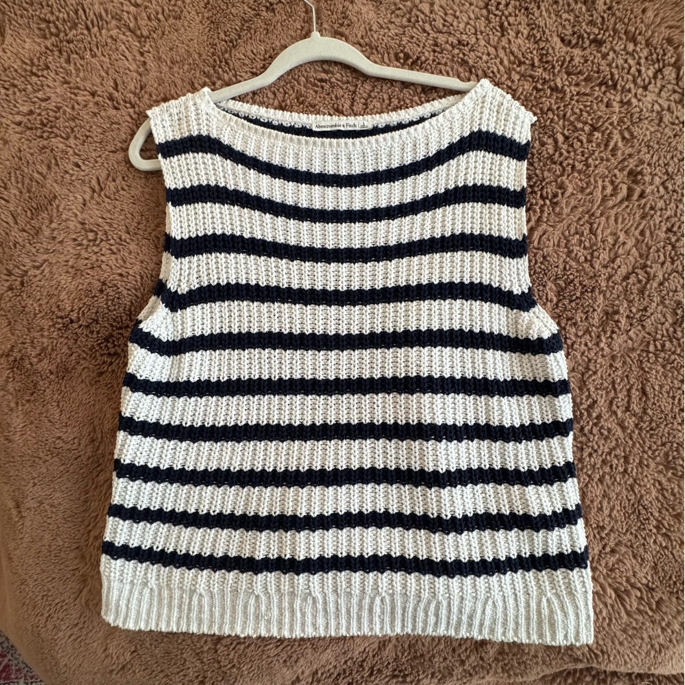 Abercrombie Textured Navy Cream Crew Shell Sweater